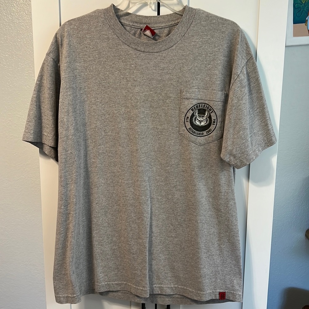Rebeleight grey pocket tee L